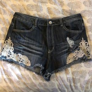 Jean shorts with lace
